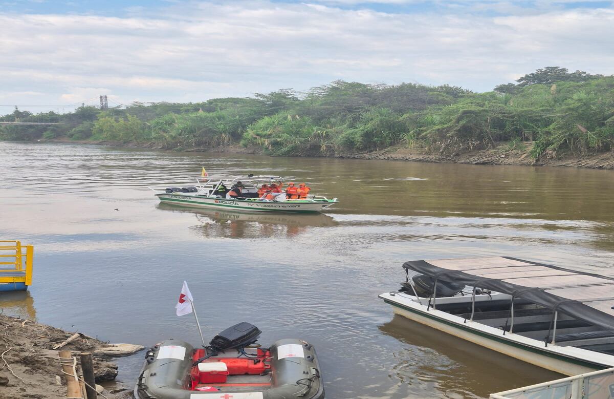 Dos embarcaciones se encuentran en la búsqueda del menor.