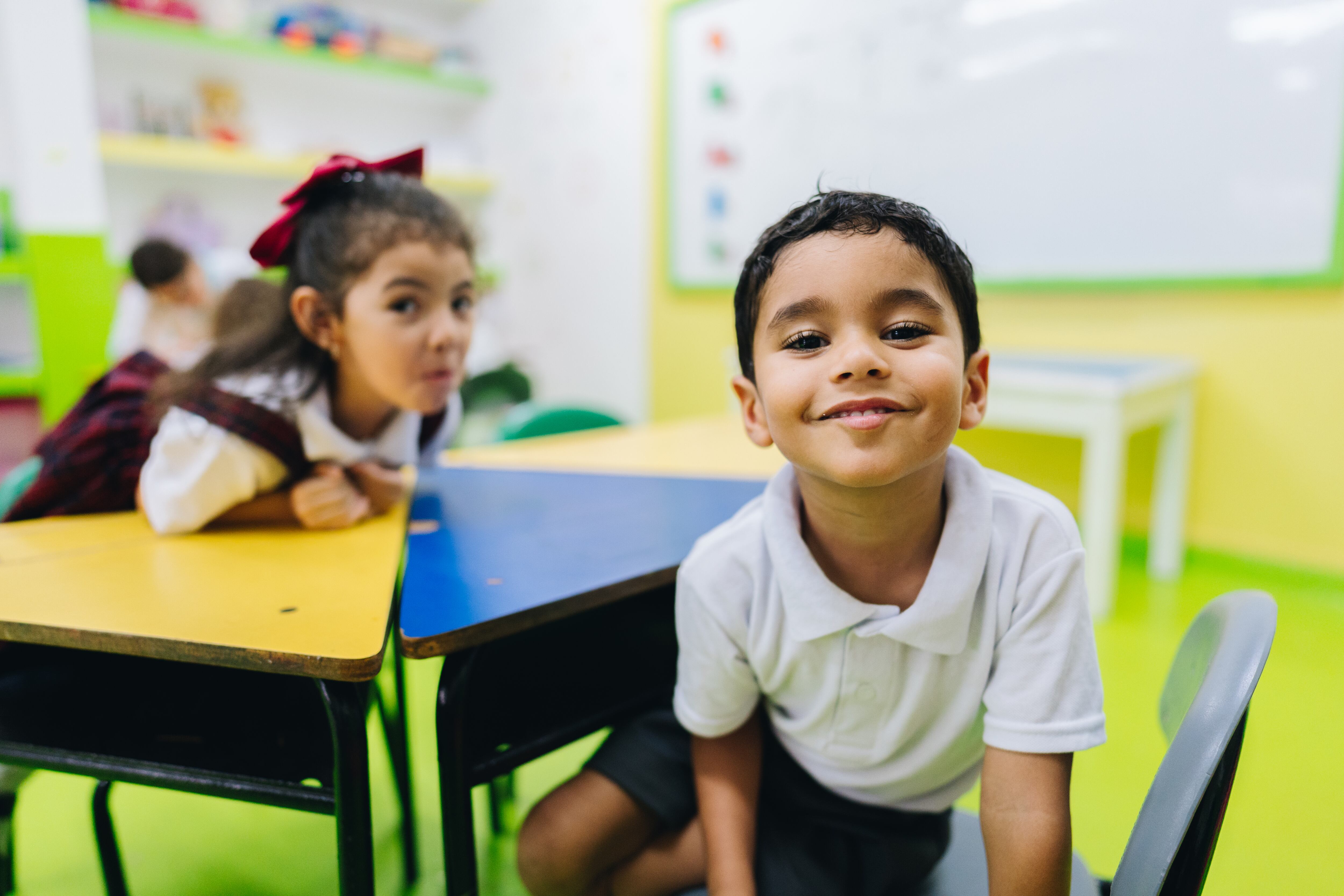 Santander asciende en competitividad educativa con inversión histórica, PAE universal y conectividad total en sus escuelas.