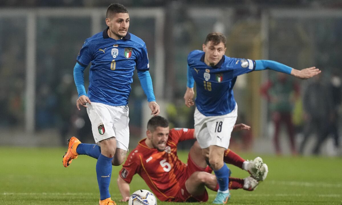Italy's Marco Verratti controls the ball during the World Cup qualifying play-off soccer match between Italy and North Macedonia, at Renzo Barbera stadium, in Palermo, Italy, Thursday, March 24, 2022. (AP/Antonio Calanni)