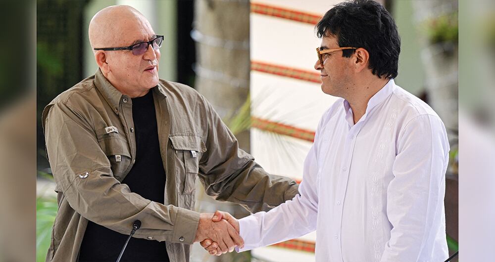 Paradójicamente, el jefe del ELN, Antonio García, es el mayor crítico de la paz total del Gobierno Petro. A diario lanza pullas y pide que no los metan a todos en “el mismo canasto”.