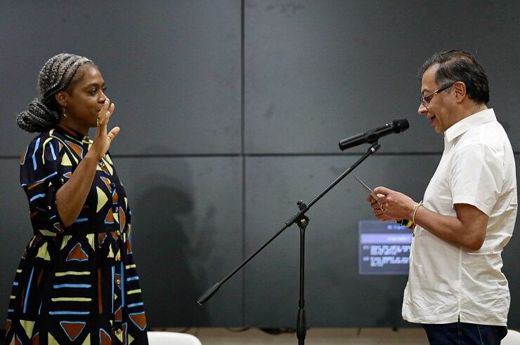 Aurora Vergara tomando posesión.