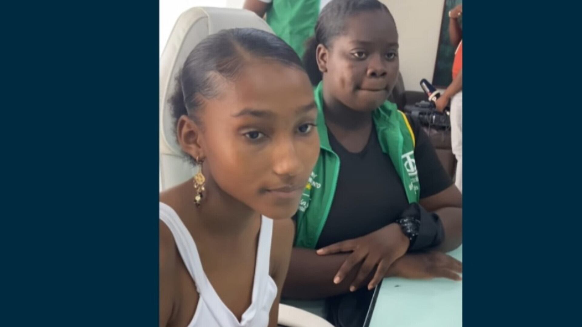 En redes sociales, los mensajes fueron de repudio para las personas que se burlaron y generaron malestar entre los otros estudiantes que la acompañaron.