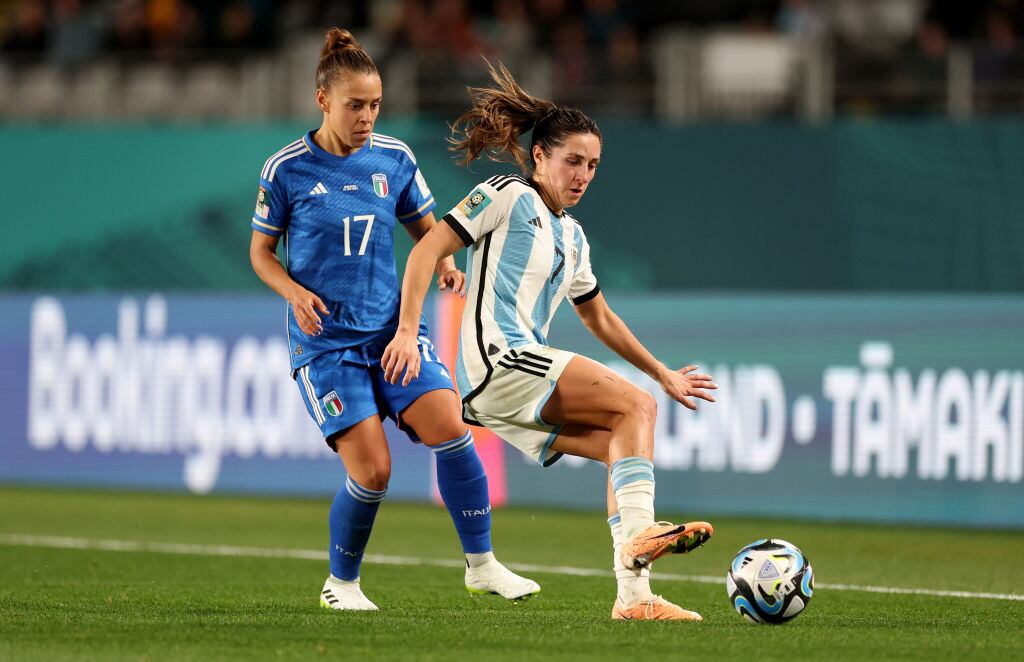 Acción de juego en el partido Argentina vs Italia.