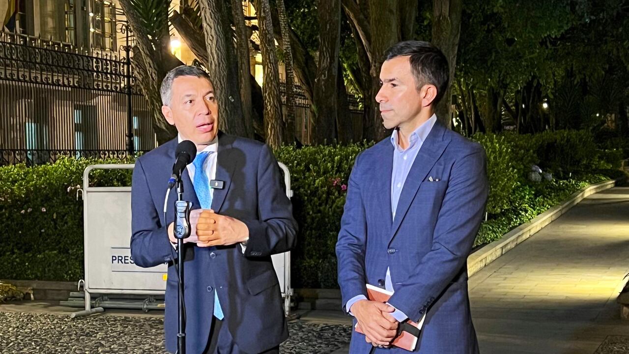 El ministro Camargo anunció que se destrabó el proyecto de Regiotram de occidente tras definirse una inversión de 210 mil millones de pesos de los rendimientos de Ecopetrol para llevar bajo tierra 4 km, a 15 mts de profundidad, de tuberías de transporte de combustibles.