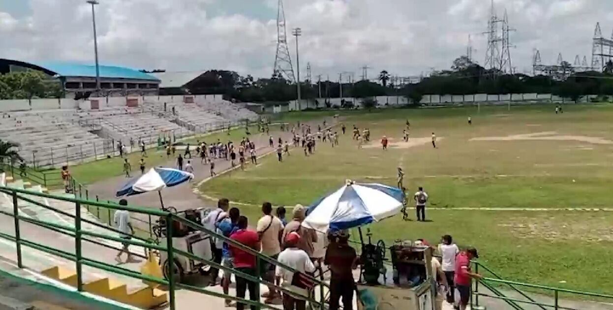 En medio del partido se originó una riña