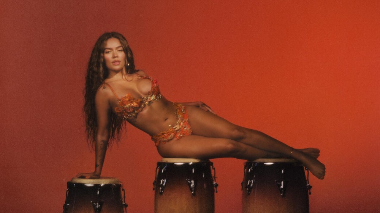 La ganadora del Grammy Karol G lanza su proyecto más íntimo, teatral y desafiante hasta la fecha: “Tropicoqueta”, su quinto álbum de estudio, que ha sido anunciado como “un homenaje a la cultura latina con todo su ritmo, resiliencia y resplandor”.