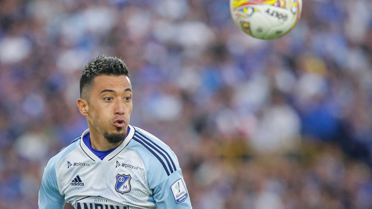 Fernando Uribe durante el partido ante Atlético Nacional en Bogotá.