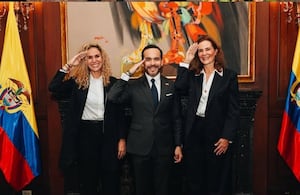 El presidente de la
República, Abelardo De La Espriella, posesionó a Beatriz Eugenia Vélez
Vengoechea.