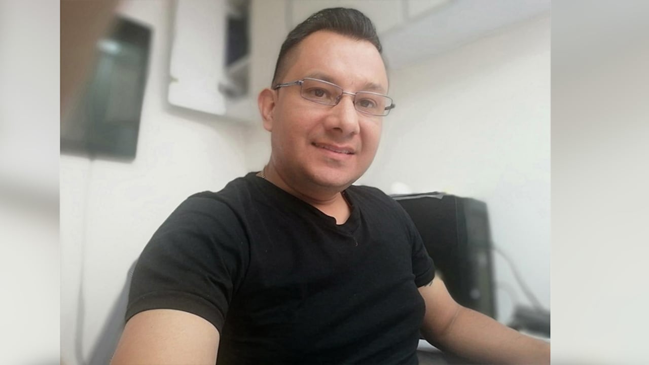 Un fuerte dolor abdominal llevó a Alexánder a urgencias. Le habría sido suministrada dipirona, un medicamento del que es alérgico.