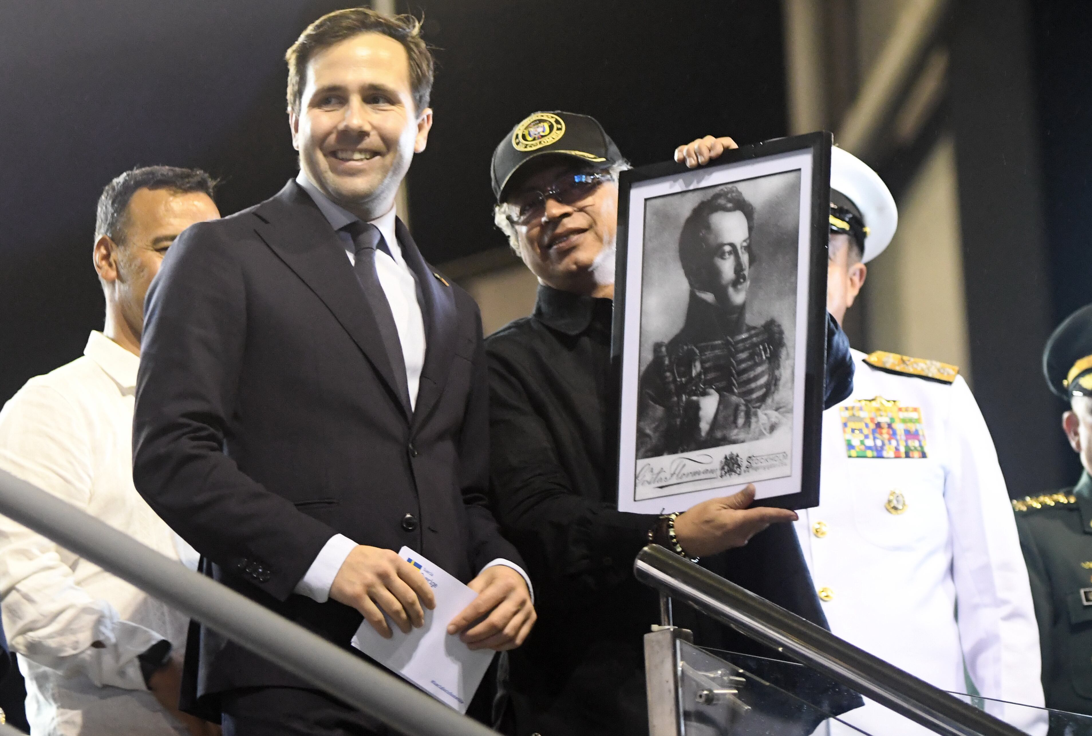 Fuerza Area 106 años, Gustavo Petro firma compra  nuevos aviones Gripen. suecos.