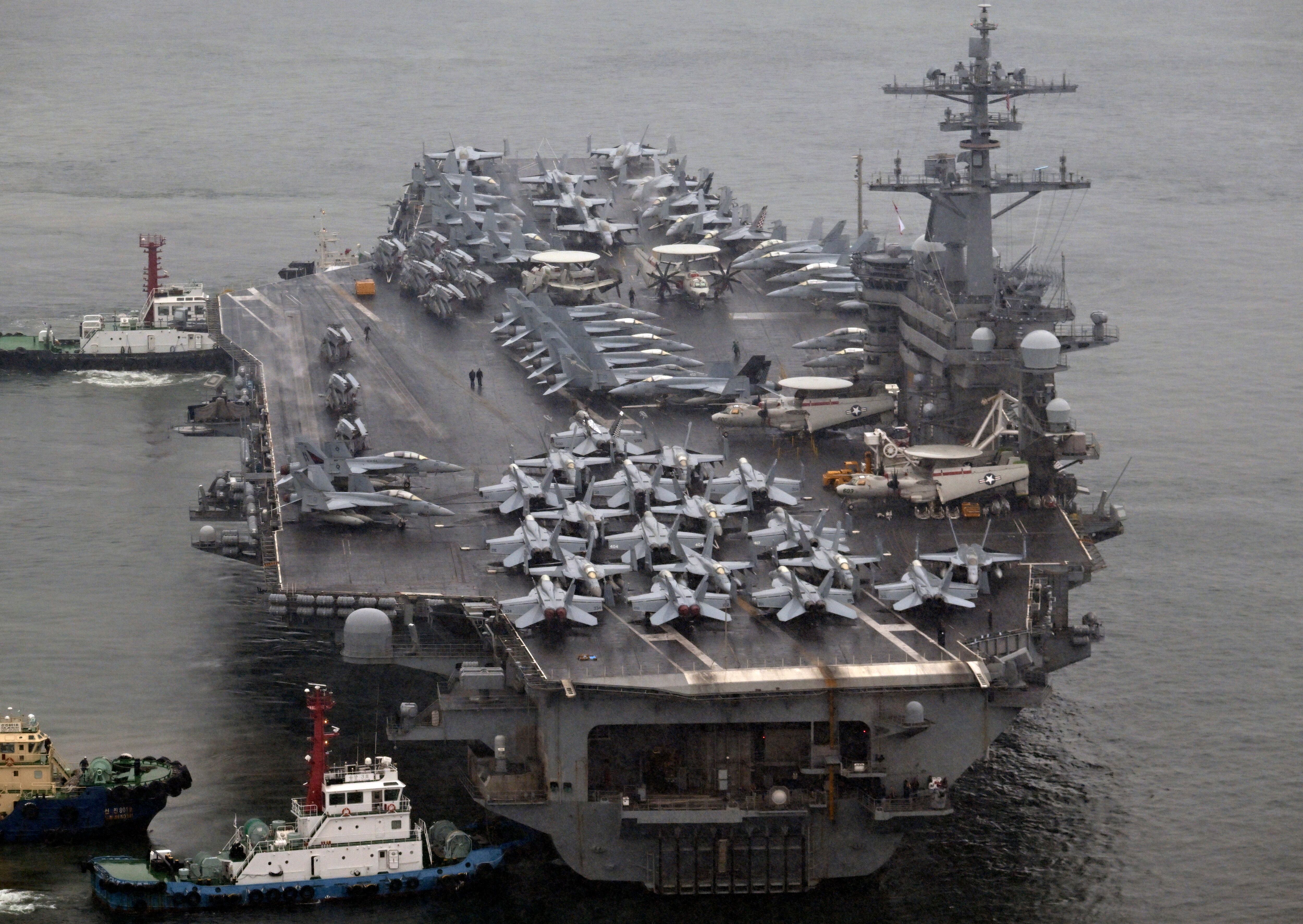 El Theodore Roosevelt (CVN 71), un portaaviones de propulsión nuclear, está anclado en Busan, Corea del Sur, el sábado 22 de junio de 2024. (Song Kyung-Seok/Pool Photo vía AP)