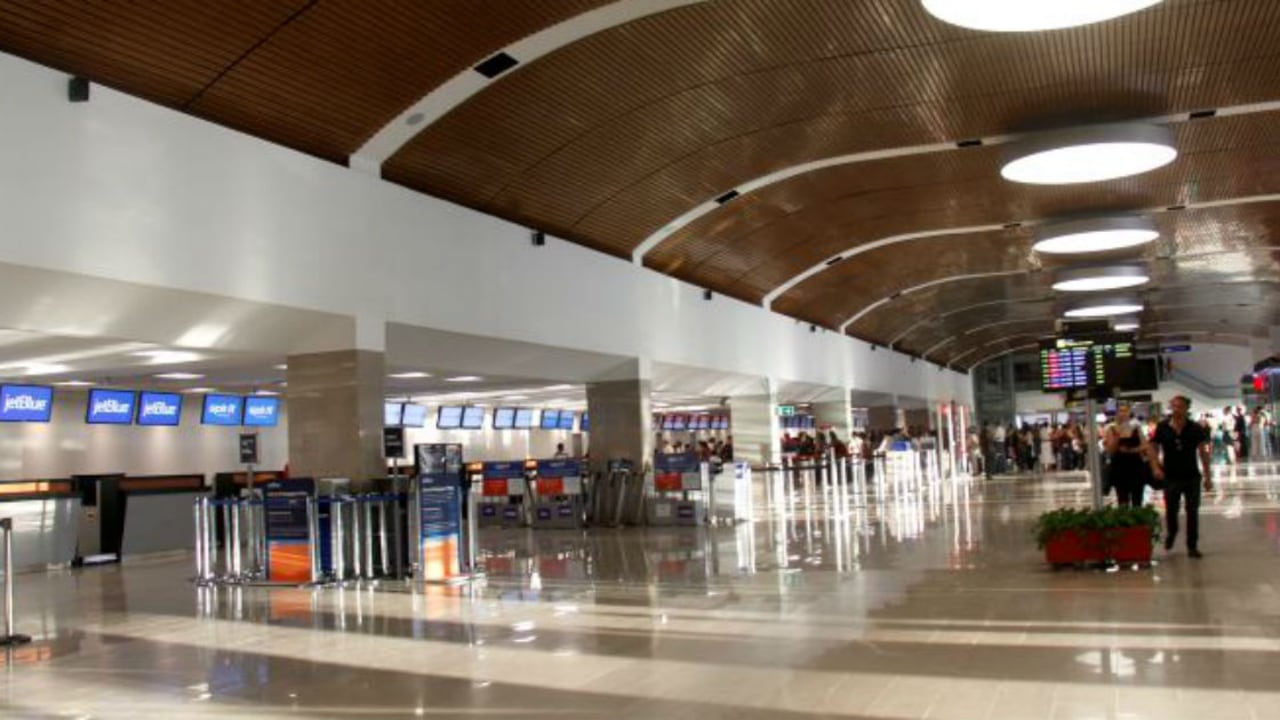 Aeropuerto Rafael Núñez de Cartagena.