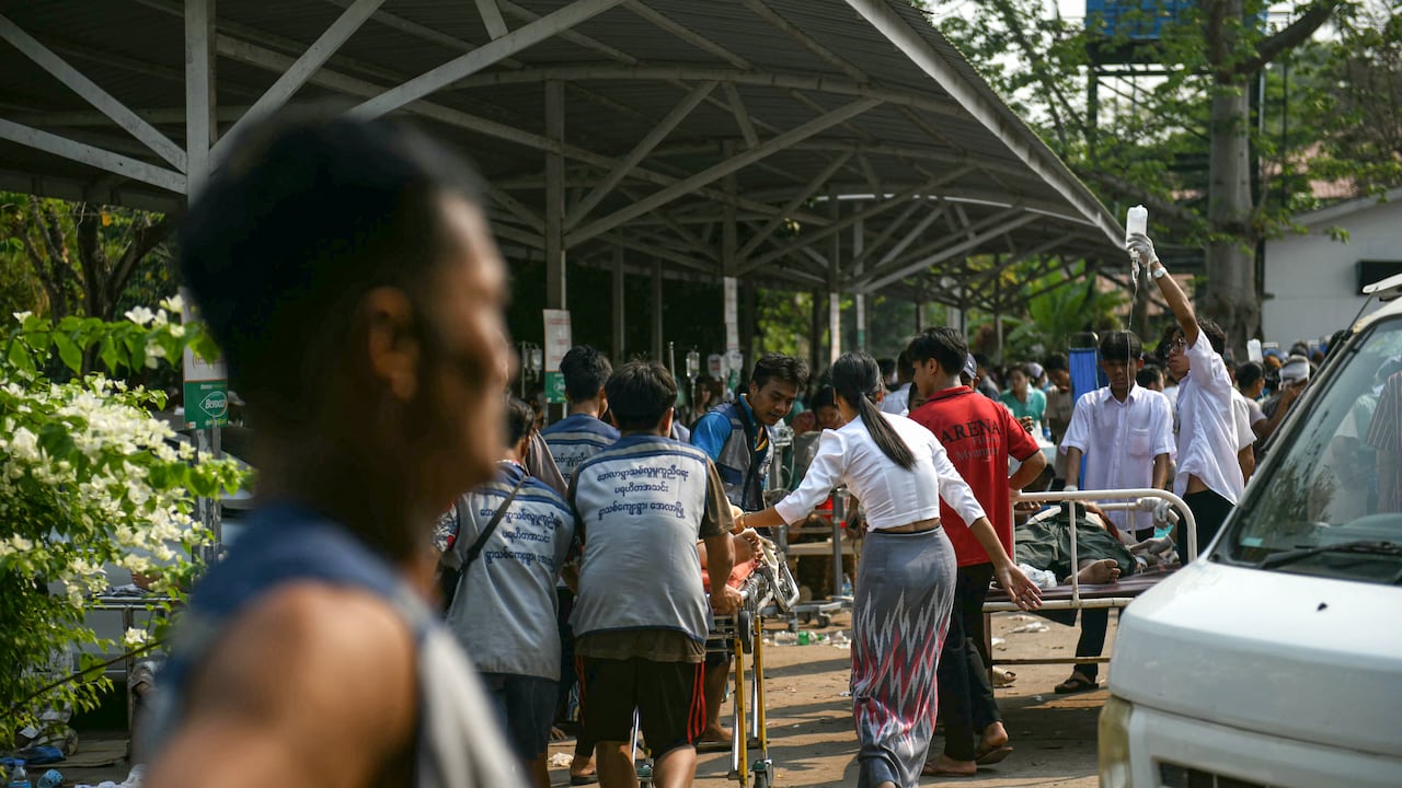 Las autoridades estiman que hay al menos 144 muertos.