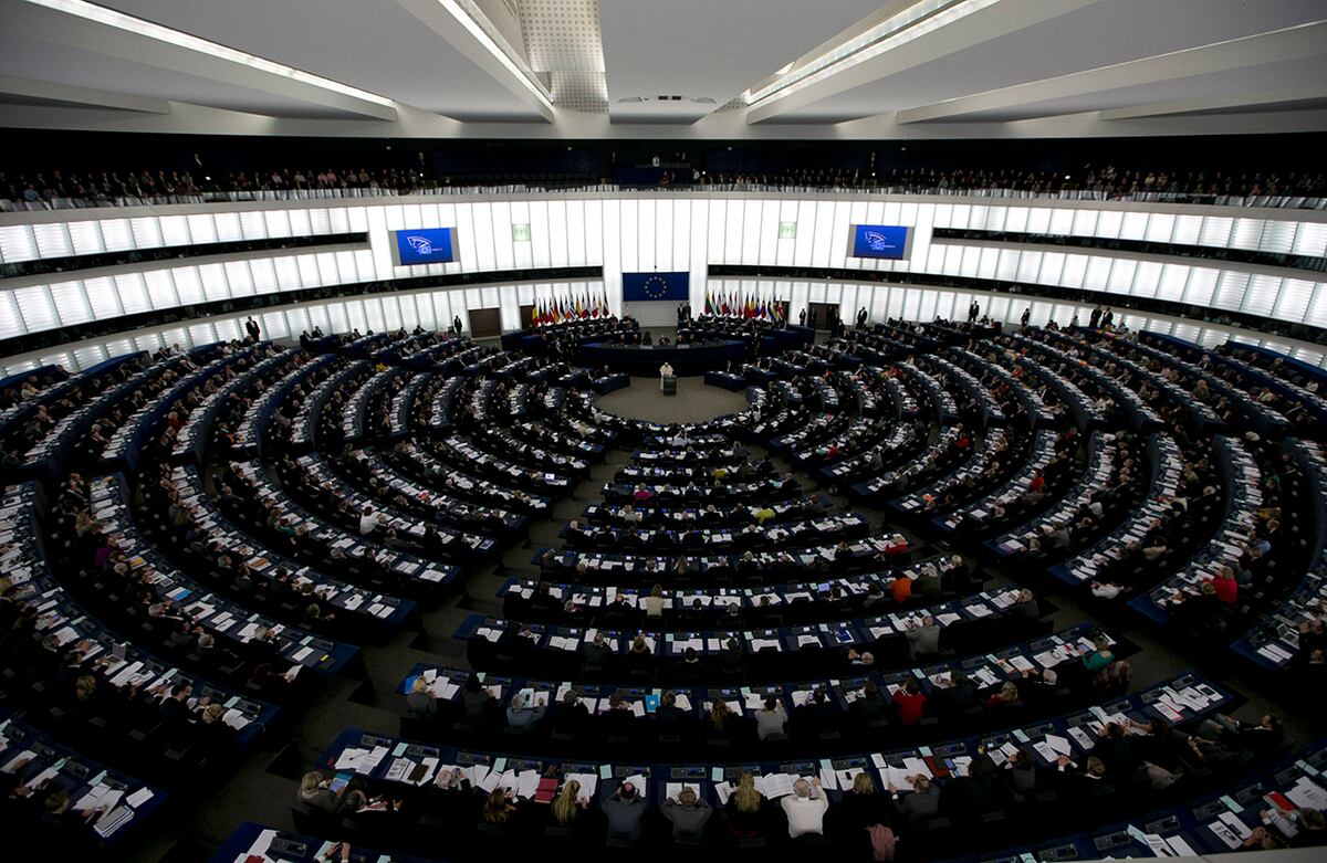 El Papa Francisco da un discurso en el Parlamento Europeo en Estrasburgo, Francia. Bergoglio fue enfático en pedir a la UE una política de inmigración justa y unificada. (AP)