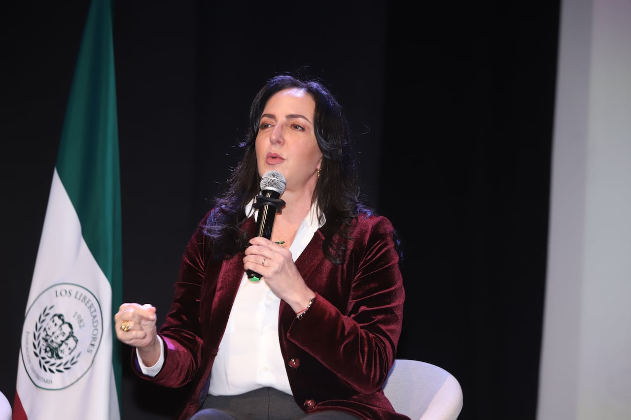 Discusiones de País, debate precandidatos presidenciales.