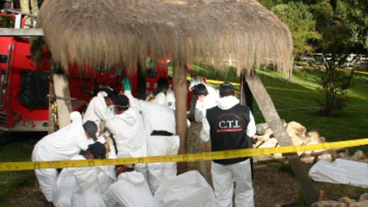 Tres días se demoraron los miembros del CTI para recuperar los cuerpos del fondo de este pozo