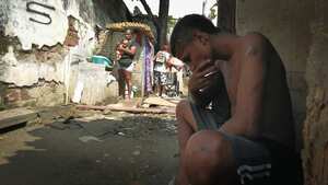 El importante documental que es 'El Cielo al revés' de Jorge Enrique Rojas revela el alma del barrio Sucre de Cali siguiendo la vida de Johanna y su familia.