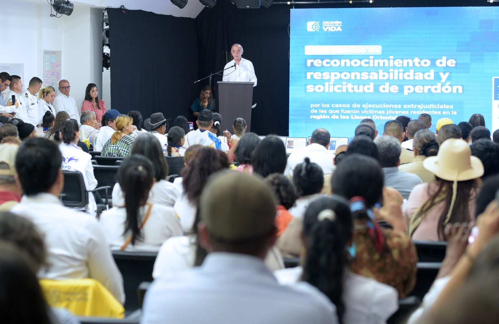 El ministro de la Defensa, Iván Velásquez, pidió perdón por casos de falsos positivos en Villavicencio.