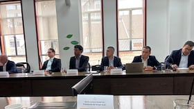 Reunión entre gobierno y banqueros, sobre alternativa de implementar la inversión forzosa.