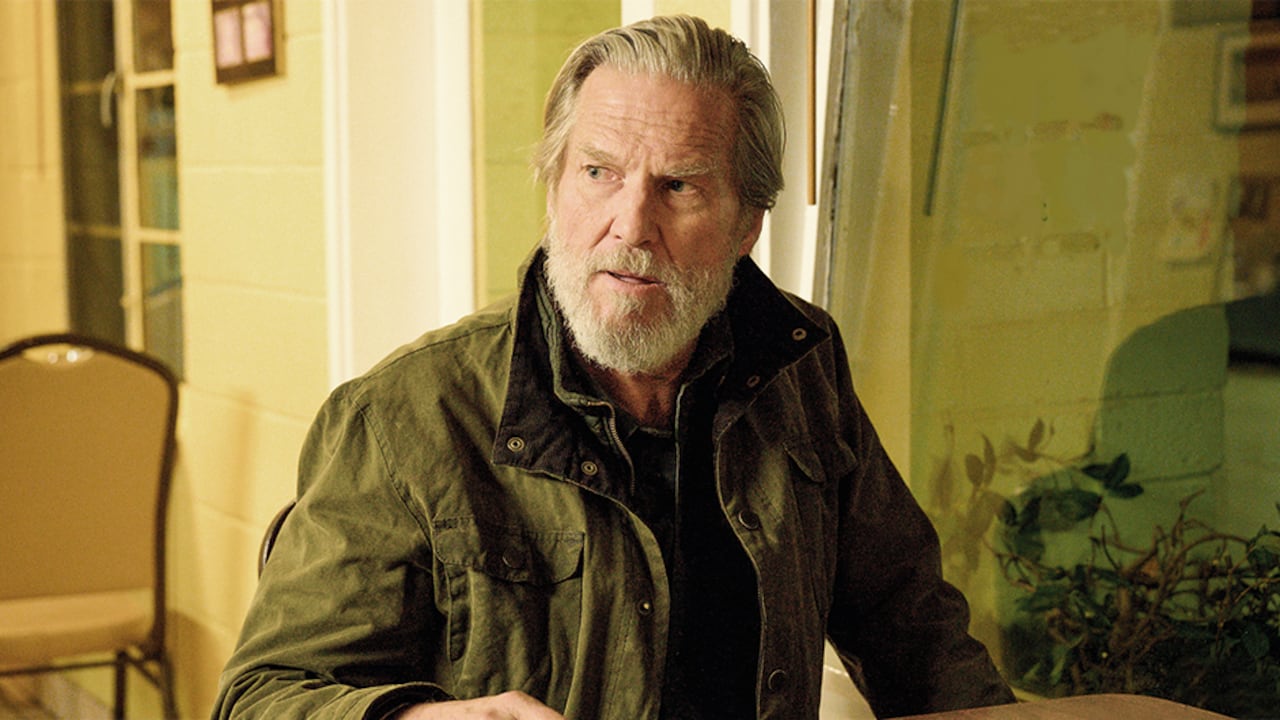 'The Old Man', que estrenó los siete capítulos de su primera temporada en Star+, plantea un duelo psicológico entre los personajes de Bridges (Dan Chase) y de John Lithgow (Harold Harper). De familias de actores, y con una vena compartida para los libros infantiles, se hicieron muy amigos en las pocas escenas que compartieron en el rodaje.