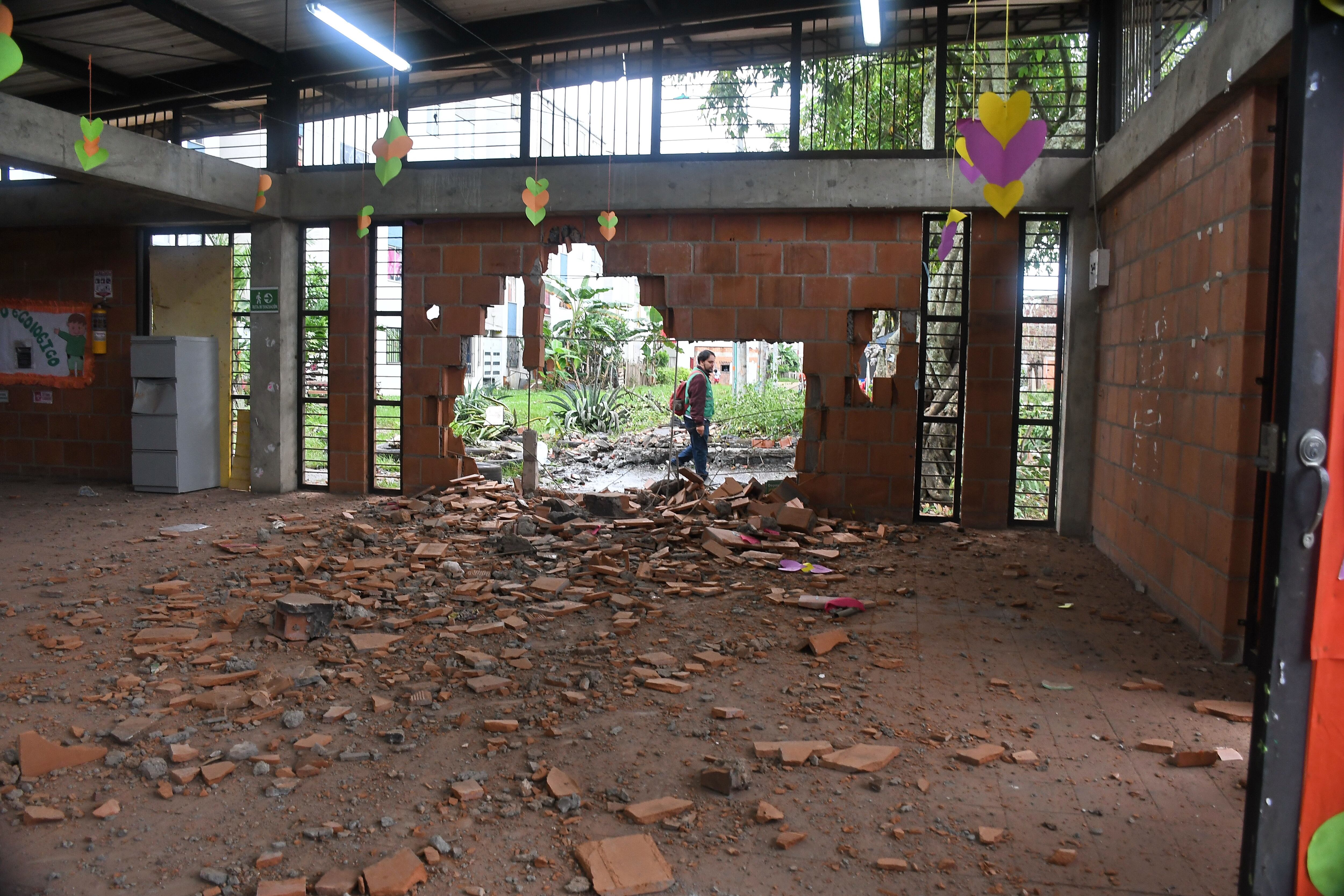Cali:  Atentando terrorista en el barrio El Lago de Cali, así quedó la zona tras la fuerte explosión, Foto José L Guzmán. El País