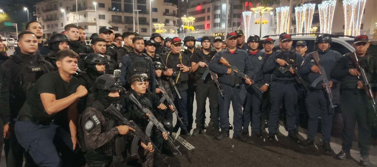 Diosdado Cabello junto a militares en la capital venezolana