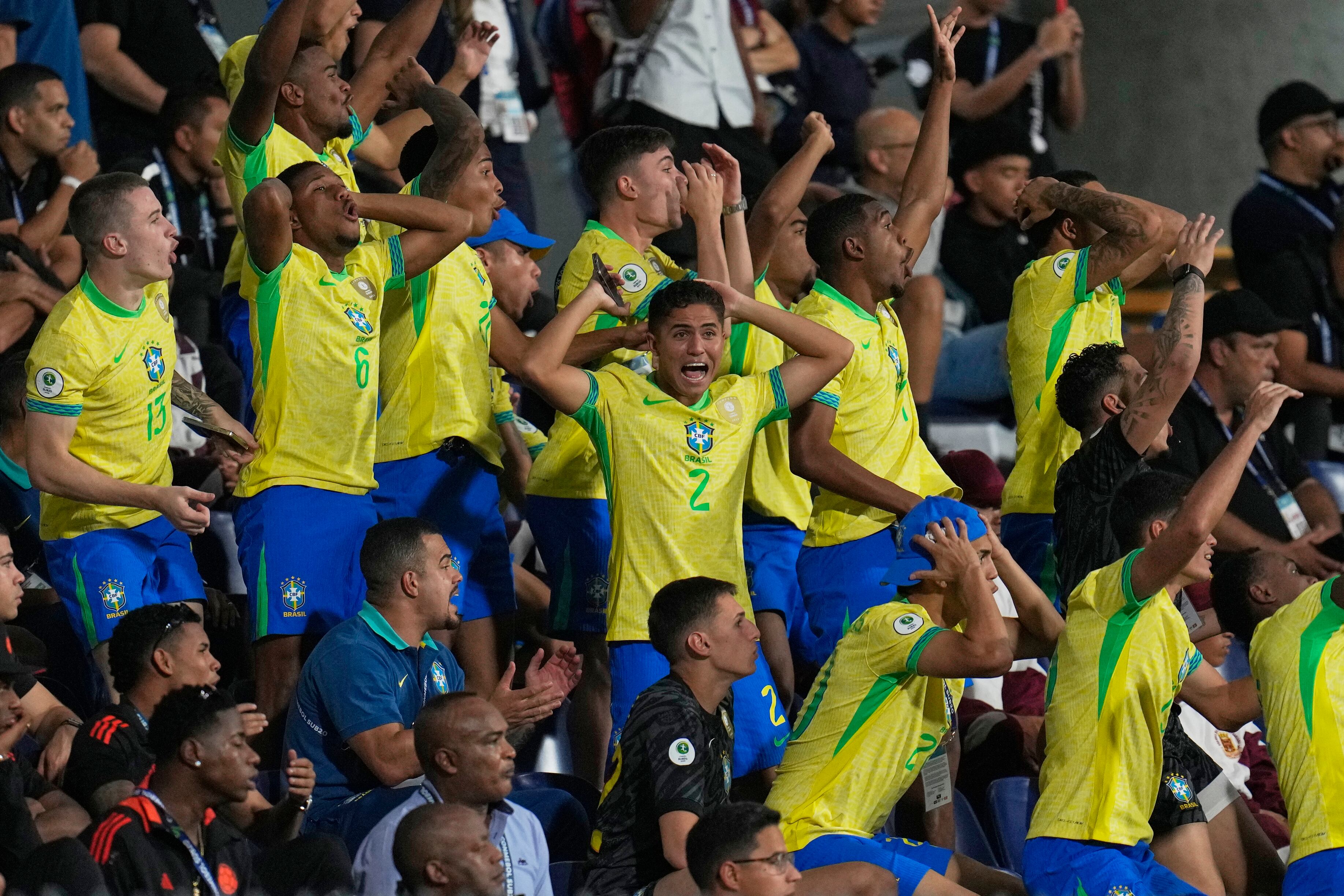 Brasil goleo a Chile 3 a 0.