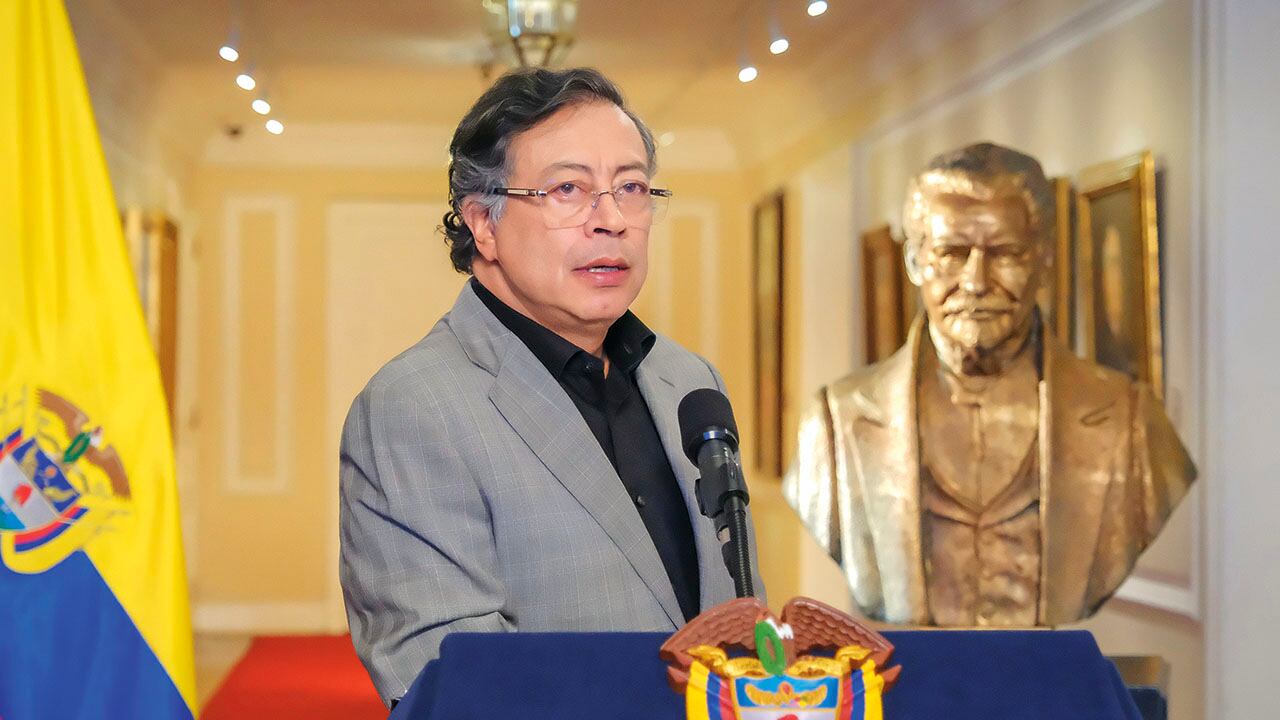 gUSTAVO PETROPresidente de la República