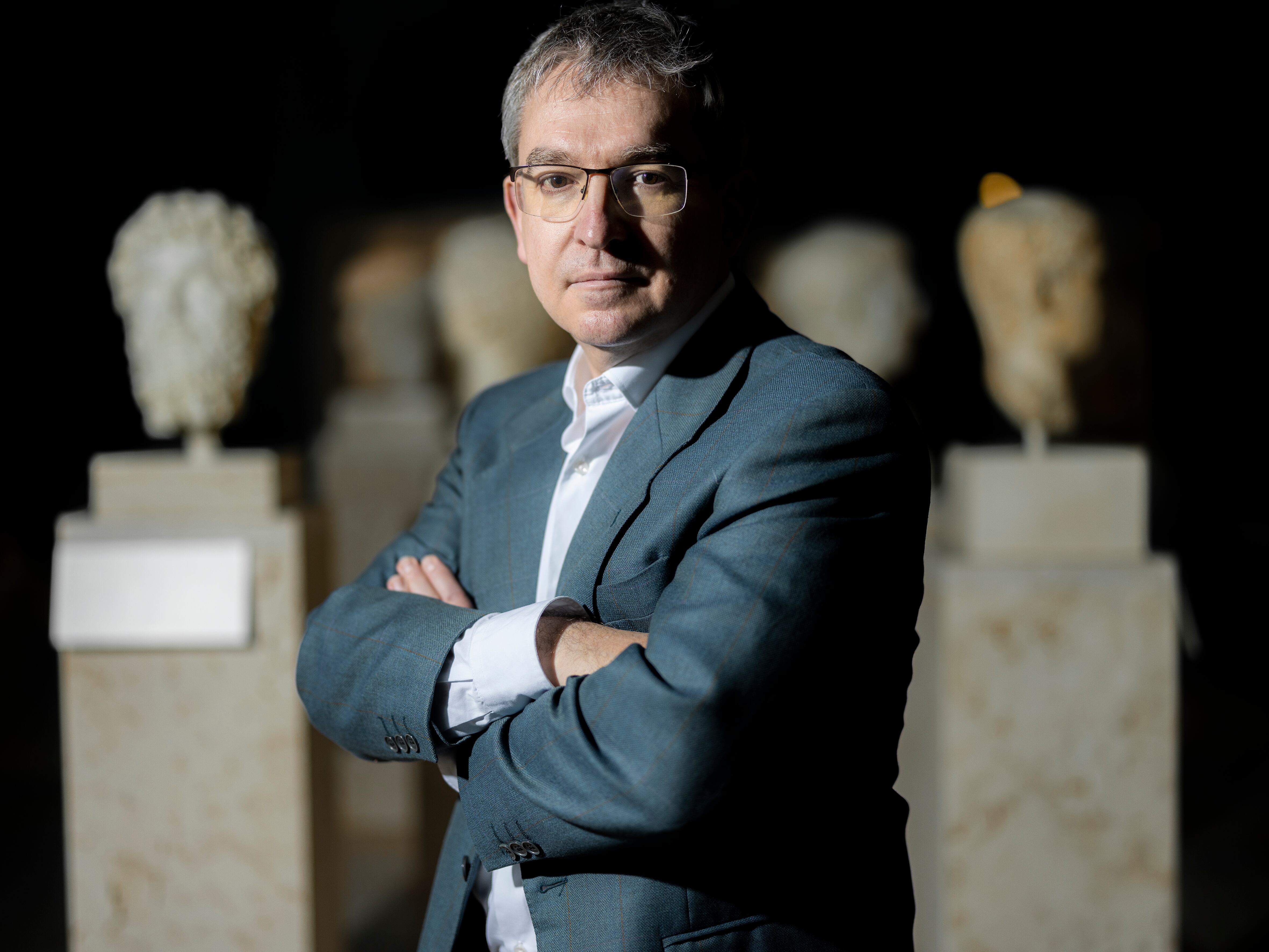 Tras el éxito imparable de 'Roma soy yo' y 'Maldita Roma', Santiago Posteguillo con esta novela sobre la conquista de las Galias por Julio César.