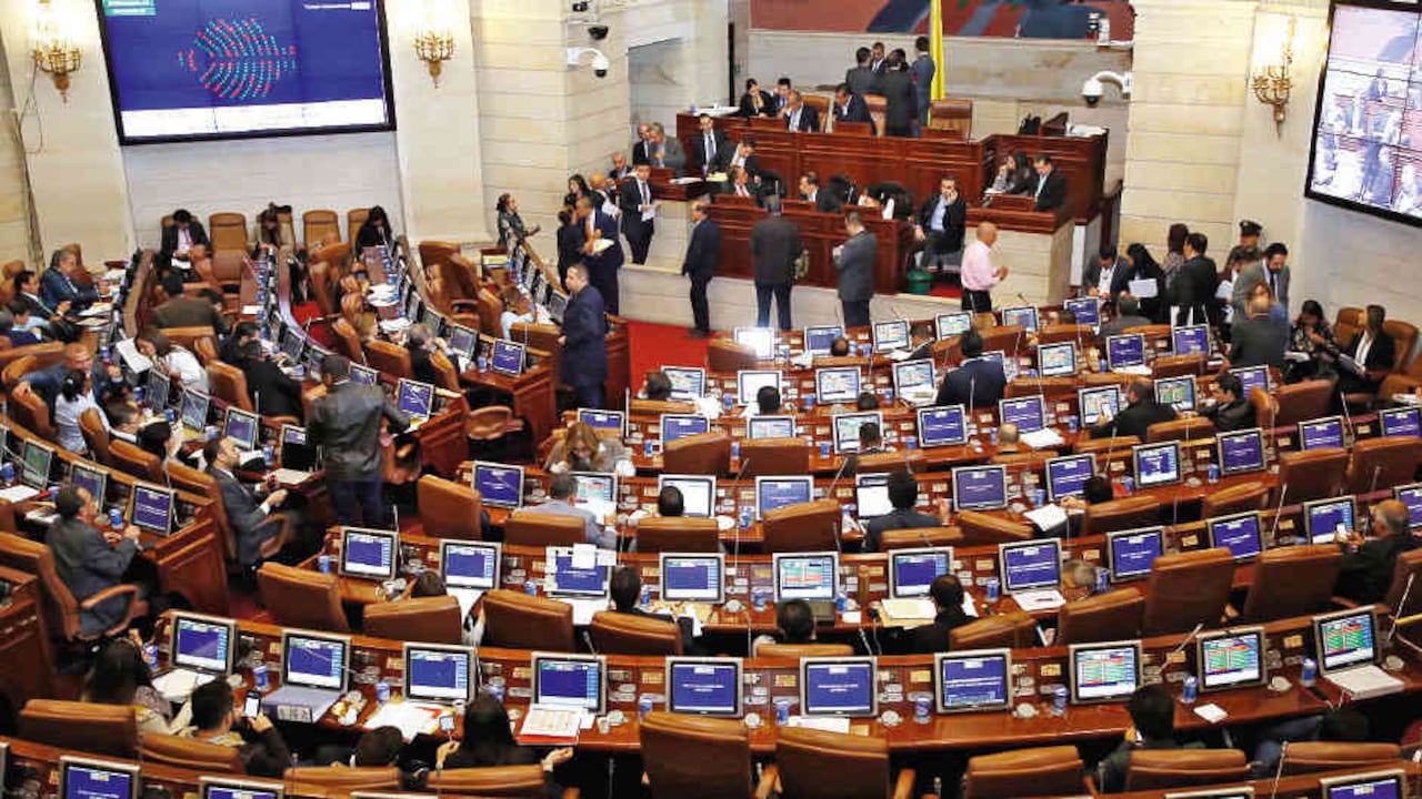 El gobierno nacional se debate entre si radicar la reforma pensional por comisiones séptimas o primeras, donde le ven más factibilidad.