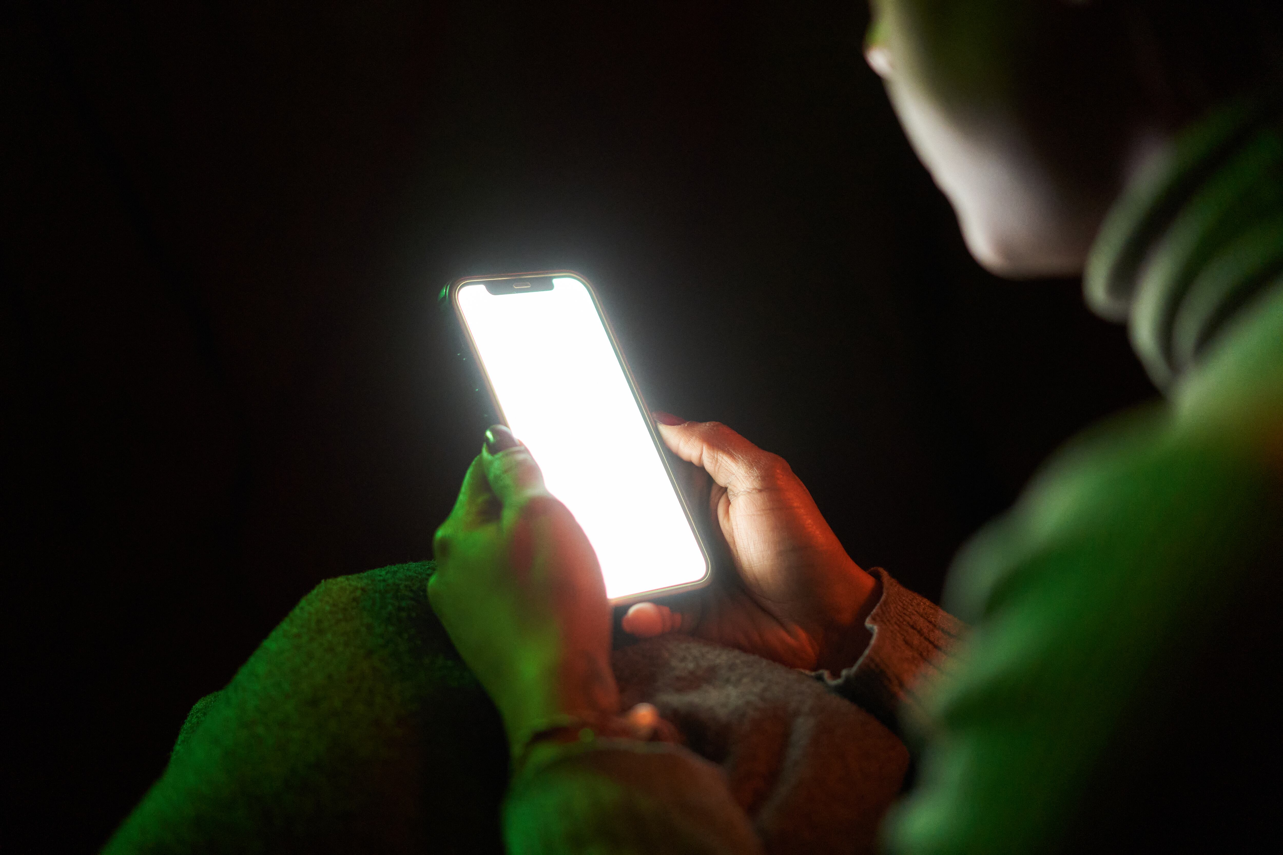 Los cambios sobre el brillo se pueden realizar directamente en los ajustes del celular.