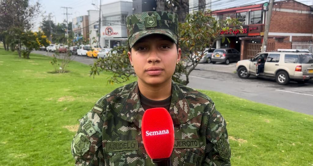 La soldado Dayana Agudelo, dijo que el aumento en la bonificación le ayudará a cumplir sus metas en el Ejército.