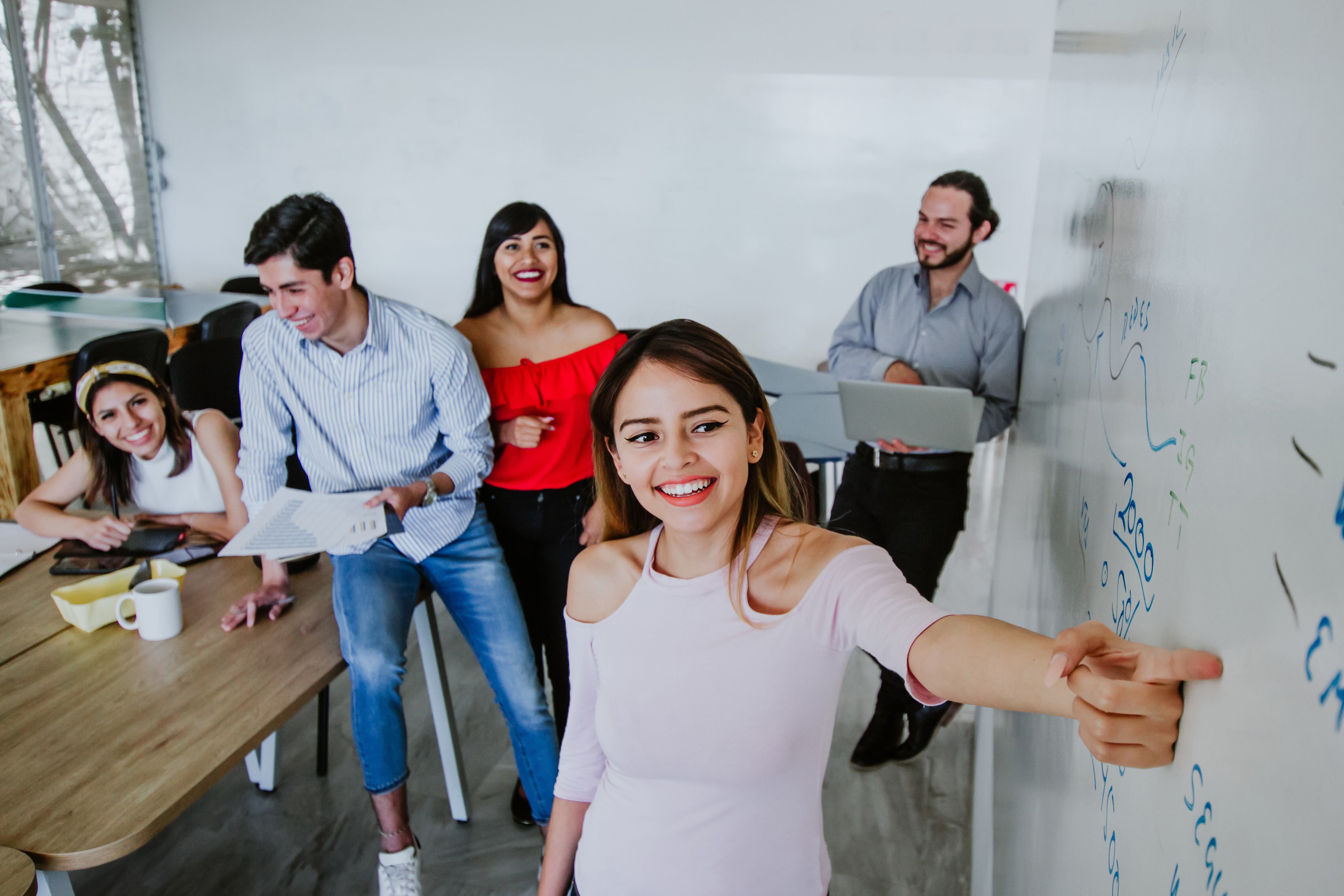 La convocatoria forma parte del programa ALDEA, diseñado por el Ministerio de Comercio, Industria y Turismo y ejecutado por iNNpulsa Colombia para beneficiar a emprendimientos innovadores de alto impacto para su consolidación y crecimiento a un nivel más avanzado.