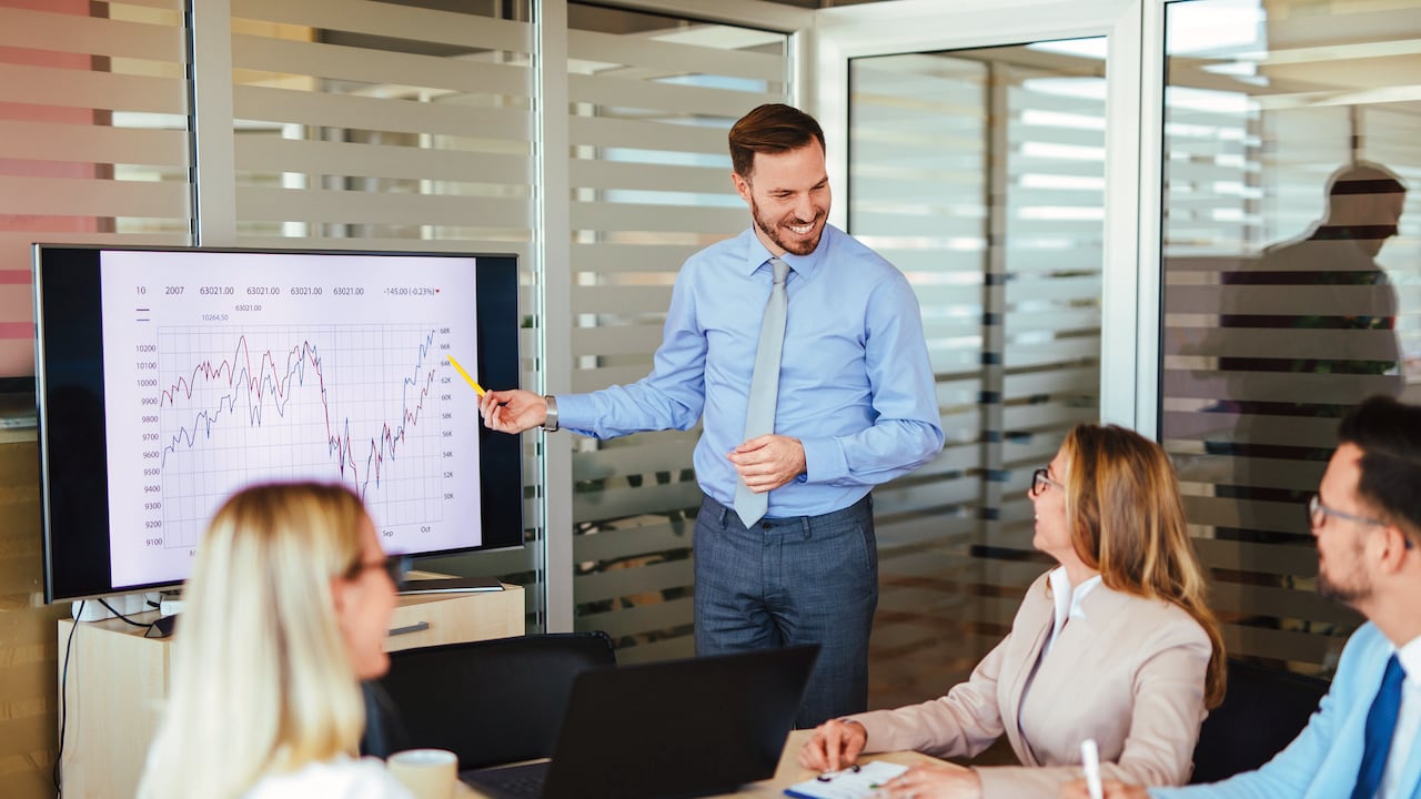 Estos fondos permiten ahorrar con un propósito específico, como la jubilación, la compra de vivienda o un proyecto personal, mientras generan rendimientos según el tipo de portafolio elegido.