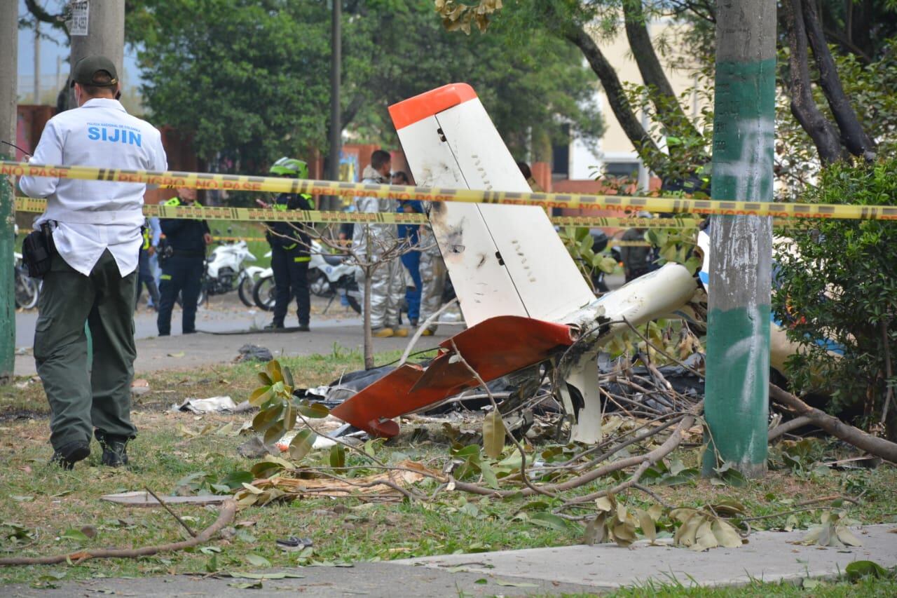 Accidente de avioneta de la FAC en Cali. Foto: Jorge Orozco / El País