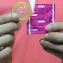 Tabúes culturales y barreras psicológicas llevan a que millones de personas no usen preservativos.