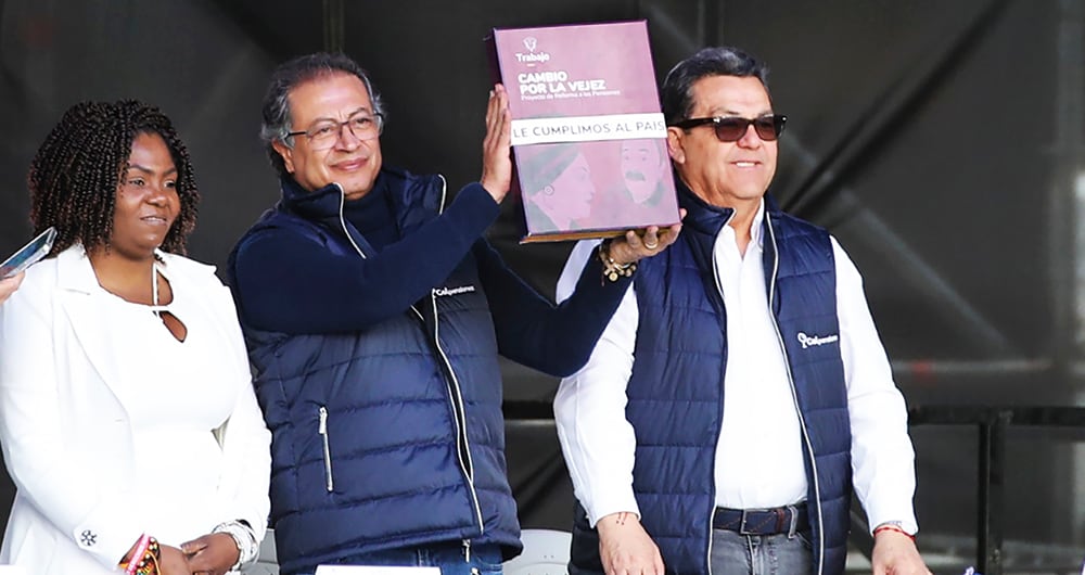 Durante la sanción de la reforma pensional, el presidente Gustavo Petro estuvo acompañado de la vicepresidenta Francia Márquez y del presidente de Colpensiones, Jaime Dussán. Muchos trabajadores dudan sobre lo que vendrá para ellos en materia de jubilación.