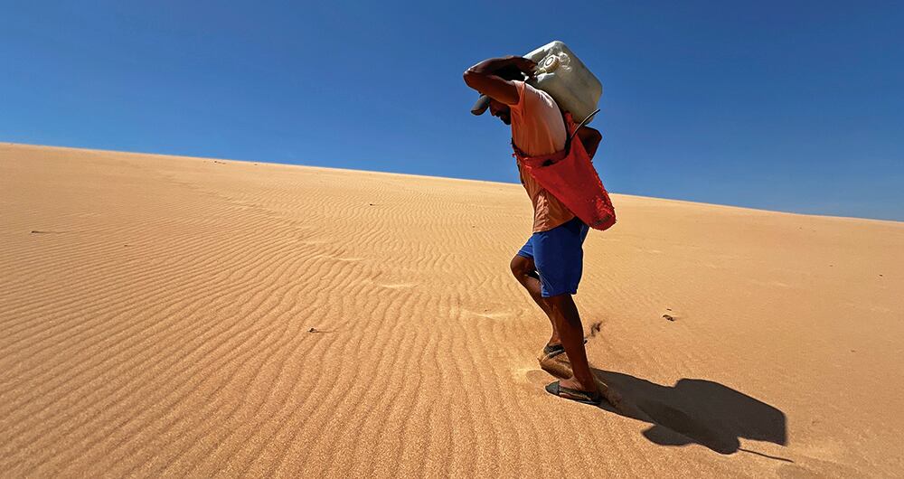 En muchos corregimientos no hay microacueductos ni pozos. La gente consume agua verde que se resiste a desaparecer de los jagüeyes. 