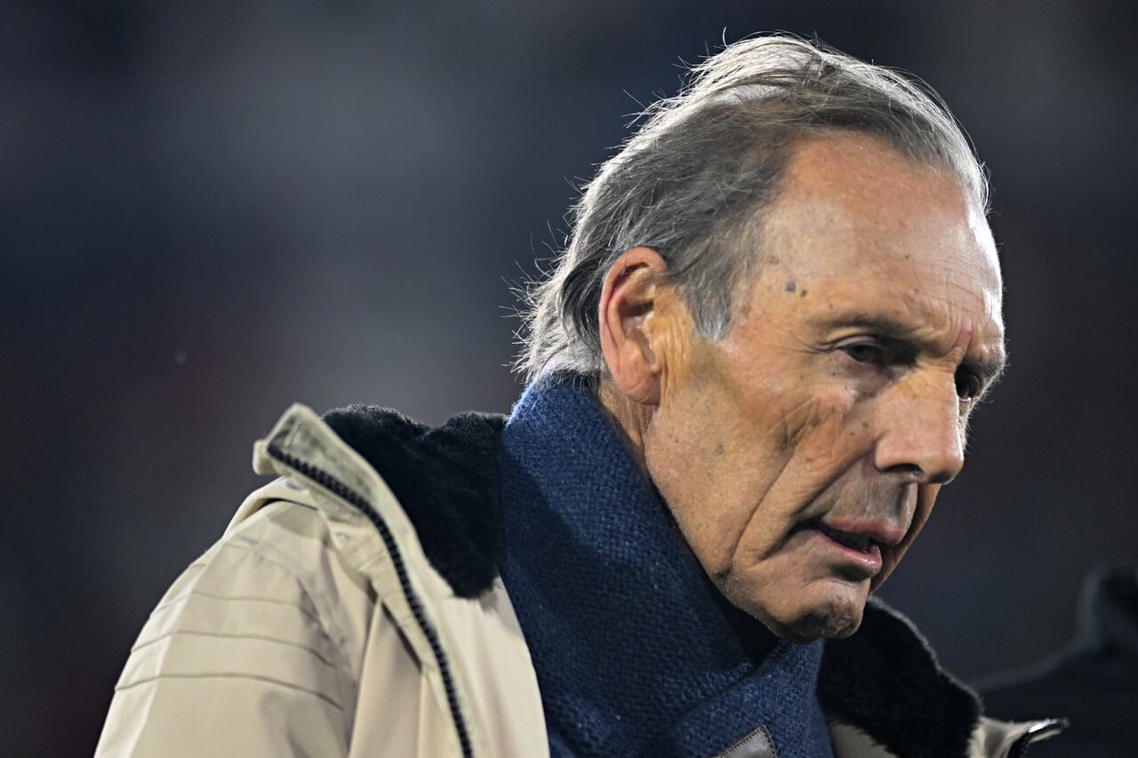 BUENOS AIRES, ARGENTINA - JULY 27: Head coach Miguel Angel Russo of Boca Juniors reacts following the team's defeat in a Torneo Clausura Betano 2025 match between Huracan and Boca Juniors at Tomas Adolfo Duco Stadium on July 27, 2025 in Buenos Aires, Argentina. (Photo by Rodrigo Valle/Getty Images)