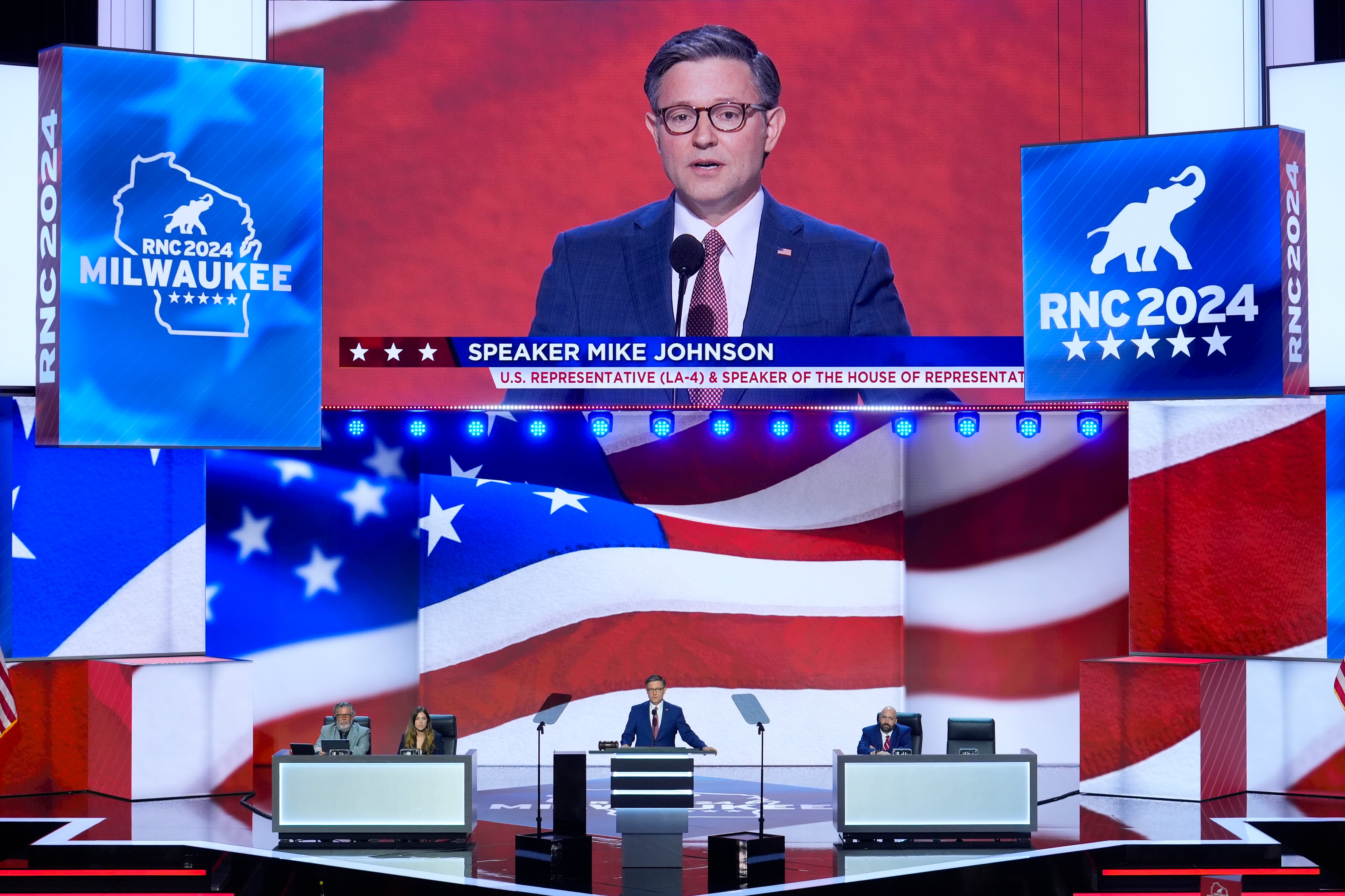 El presidente de la Cámara, Mike Johnson, republicano por Luisiana, hablando el primer día de la Convención Nacional Republicana el lunes 15 de julio de 2024 en Milwaukee. (Foto AP/J. Scott Applewhite)