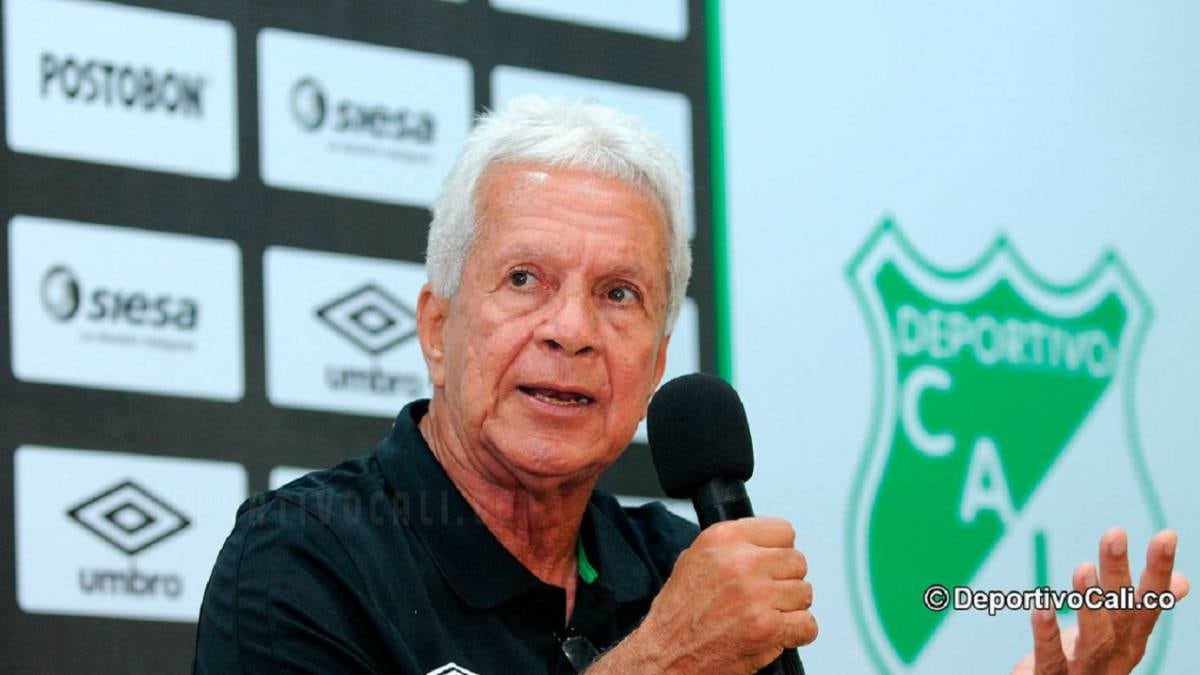 Jairo Arboleda en una rueda de prensa con el Deportivo Cali.