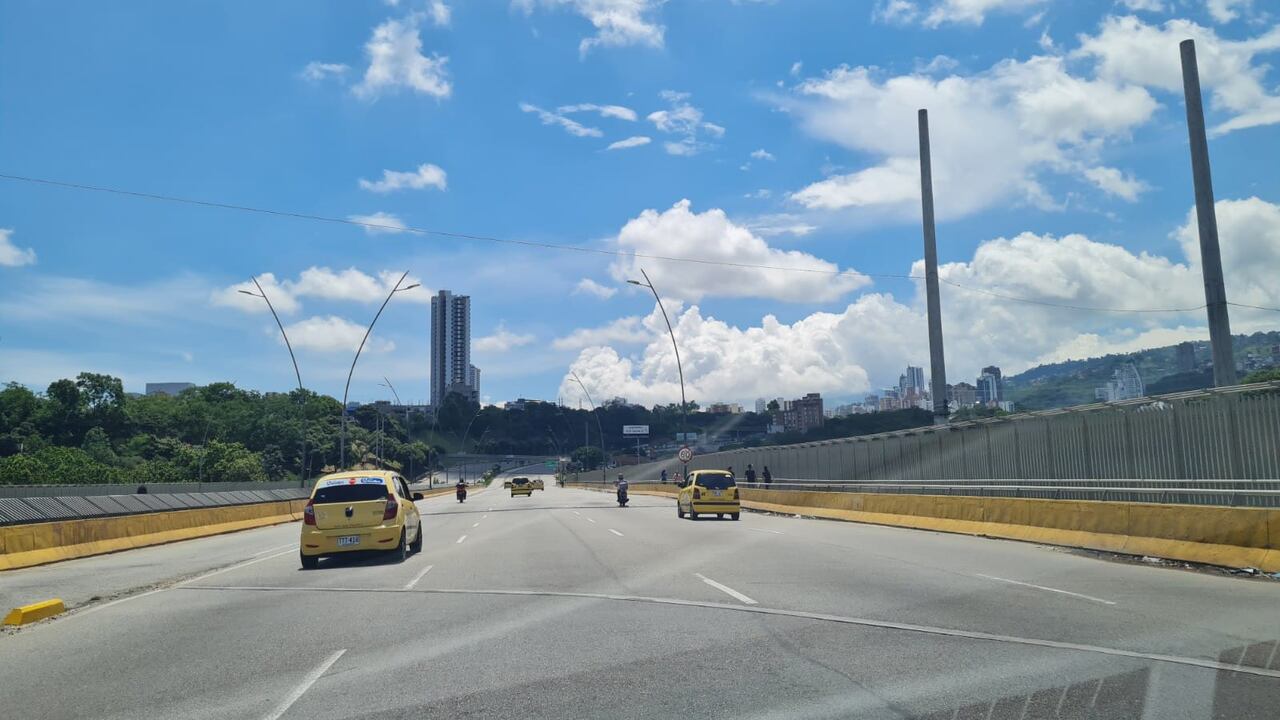 La medida aplica para motocicletas y vehículos de servicio público individual tipo taxi.