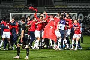 Los jugadores del Lille celebrando en el campo de juego.