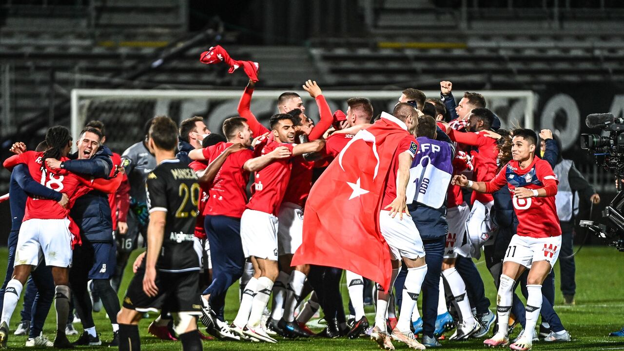 Los jugadores del Lille celebrando en el campo de juego.