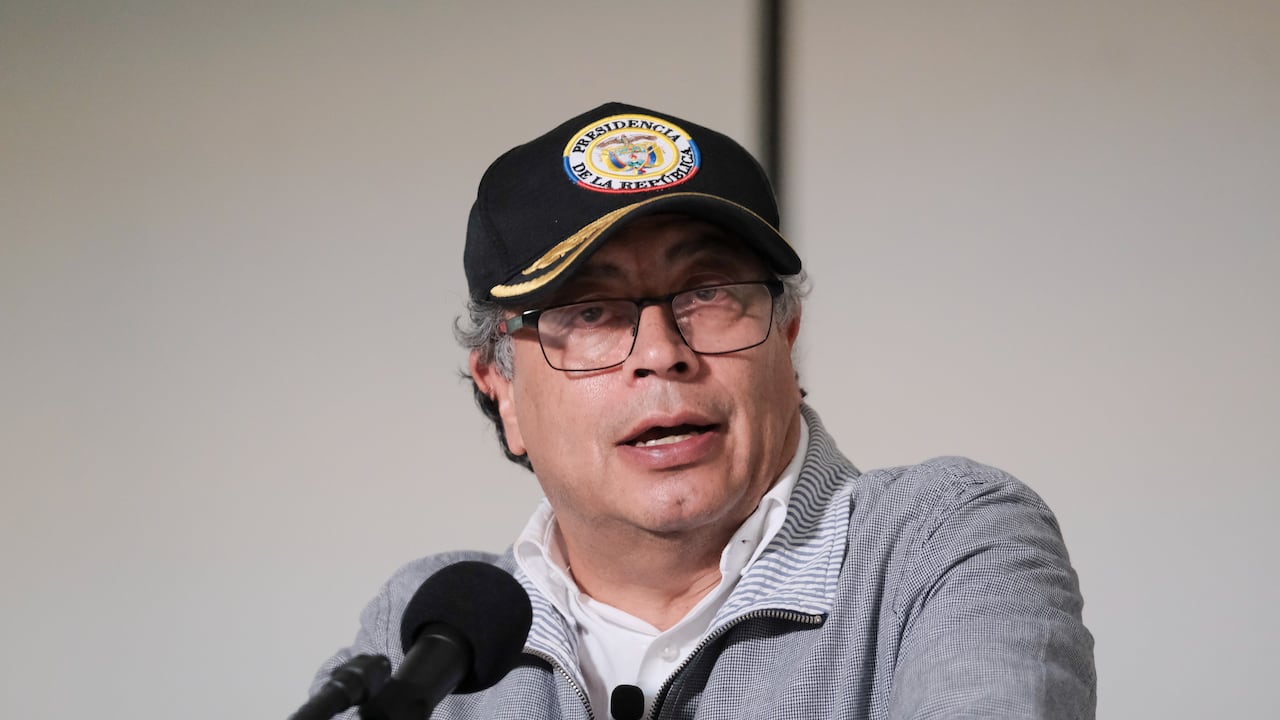 Presidente Gustavo Petro, de nuevo, lanza en ristre contra Thomas Greg por contrato para pasaportes.