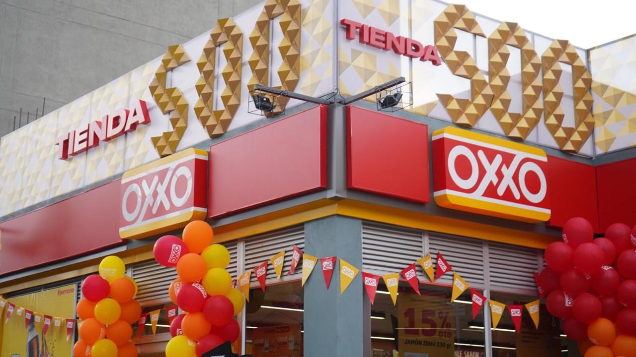 OXXO destacó la inversión de 104 millones de dólares (cifra reportada a noviembre de 2023) desde su llegada en el 2009 y la generación de más de 3500 empleos directos.
