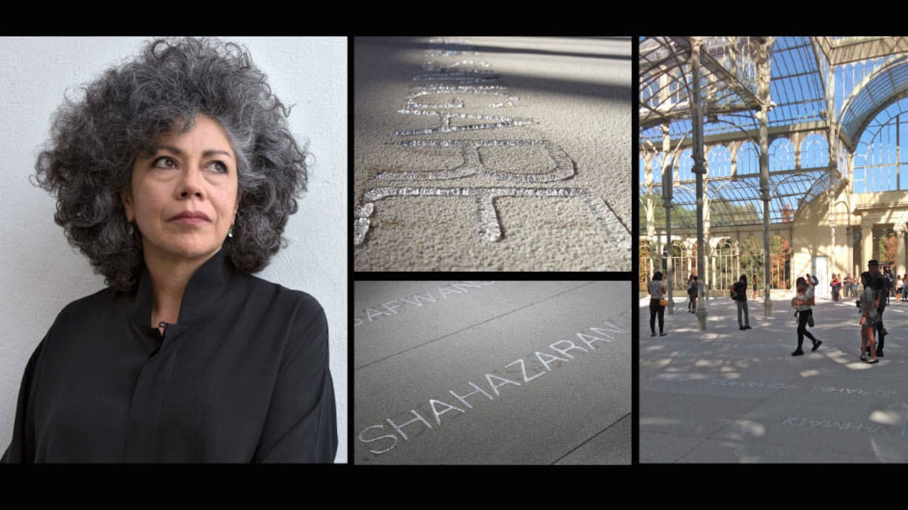 Doris Salcedo escribe con agua, sobre un piso de arena, los nombres de inmigrantes ilegales que se ahogaron. Foto: SEMANA