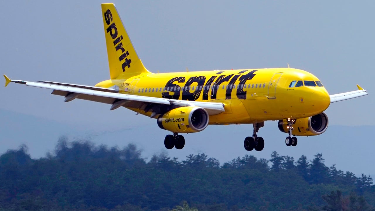 Un Airbus 319 de Spirit Airlines se aproxima al Aeropuerto Regional de Manchester Boston para aterrizar.