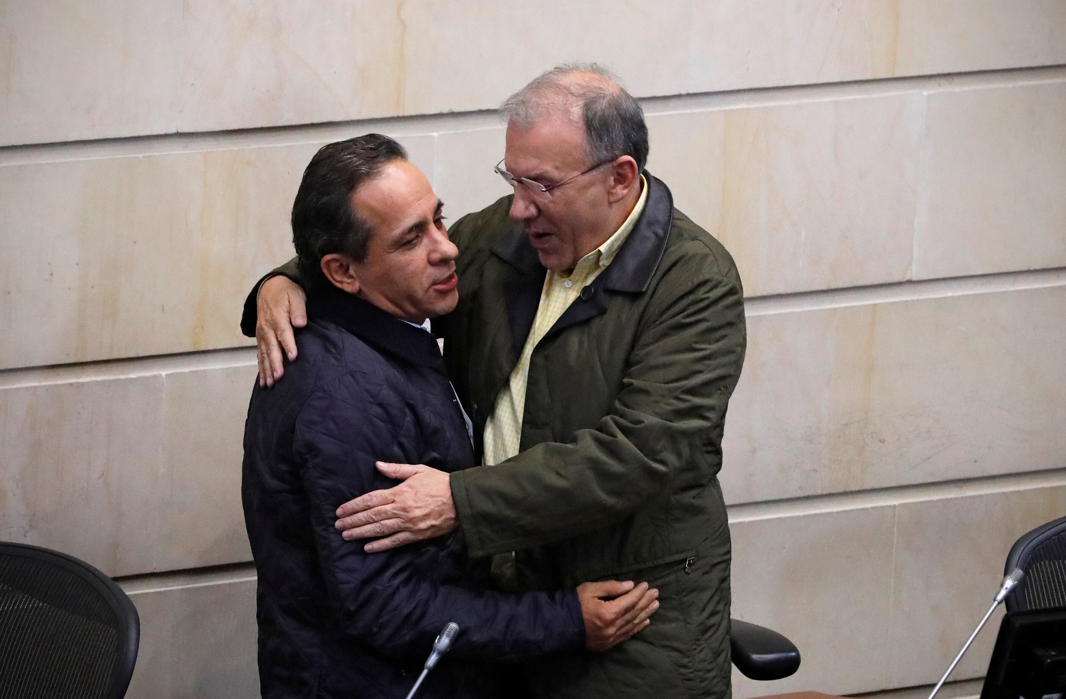 Congresistas saludan al presidente del Senado luego que el Consejo de Estado anulara la elección de Roy Barreras como senador por doble militancia
Bogota mayo 5 del 2023
Foto Guillermo Torres Reina / Semana