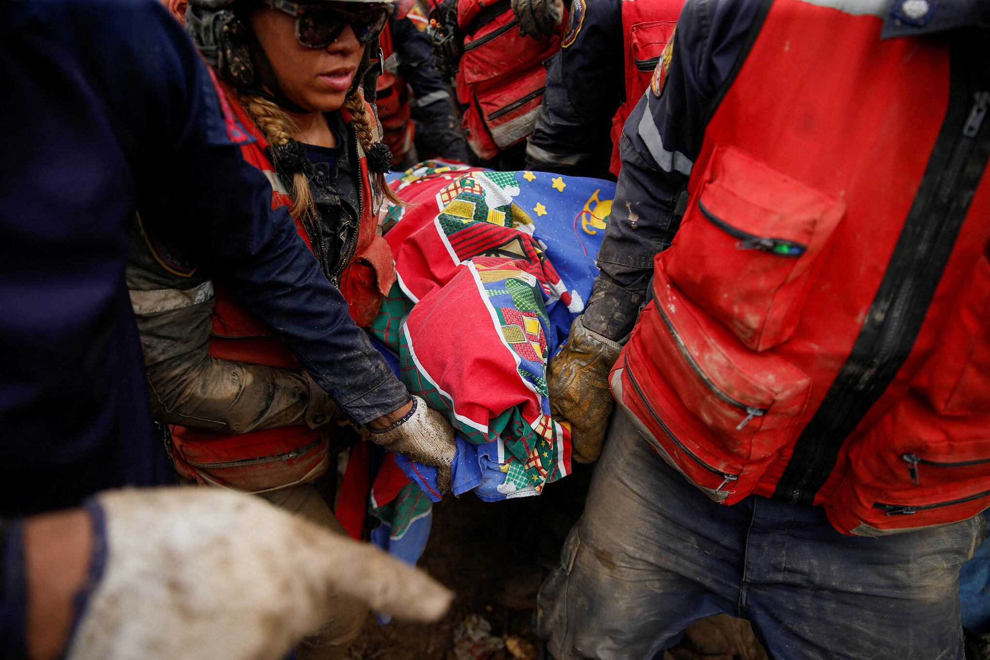 En imágenes : Rescatistas venezolanos buscan desaparecidos tras inundaciones mortales